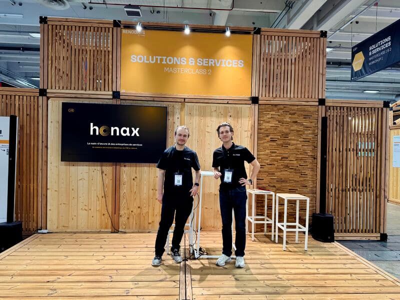 Matis Nigon et Baptiste Loison sur la scène Solutions & Services de Renodays, au Paris Builders Show 2026.